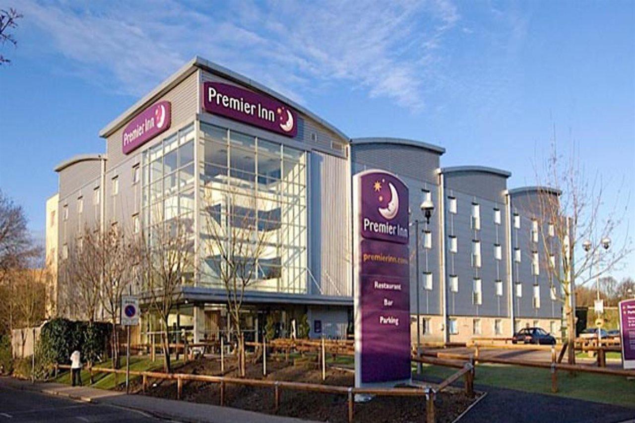 Premier Inn Watford Central Экстерьер фото