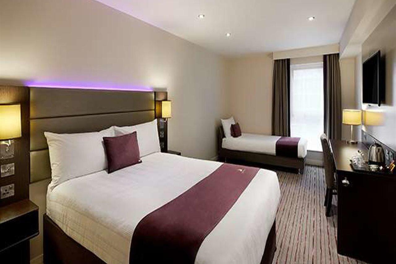 Premier Inn Watford Central Экстерьер фото