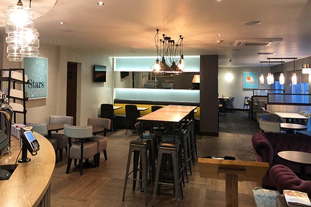 Premier Inn Watford Central Экстерьер фото