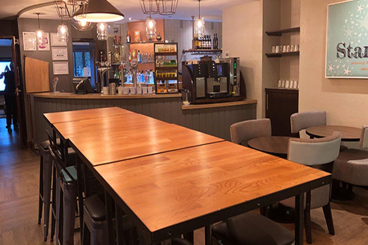 Premier Inn Watford Central Экстерьер фото