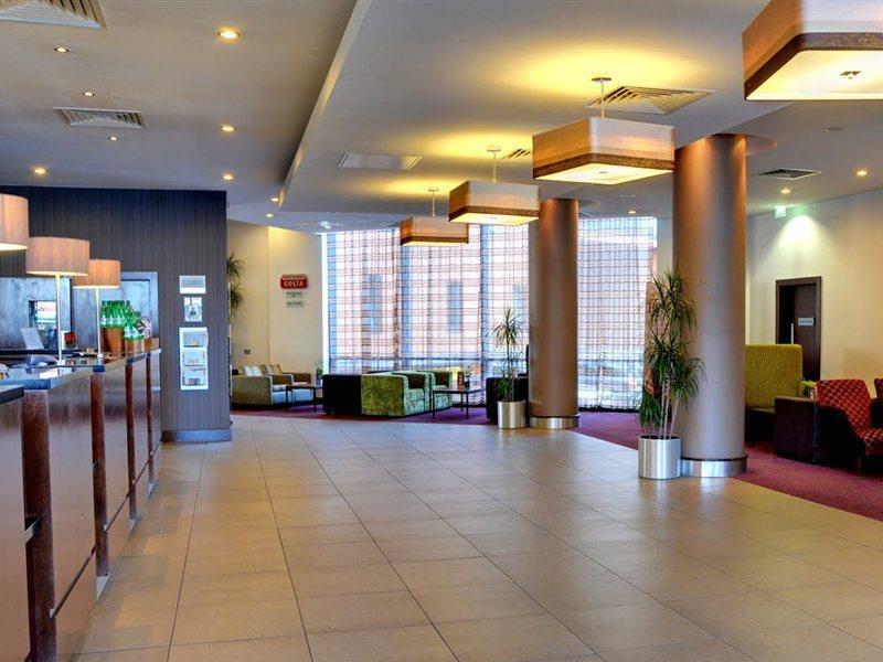 Premier Inn Watford Central Экстерьер фото