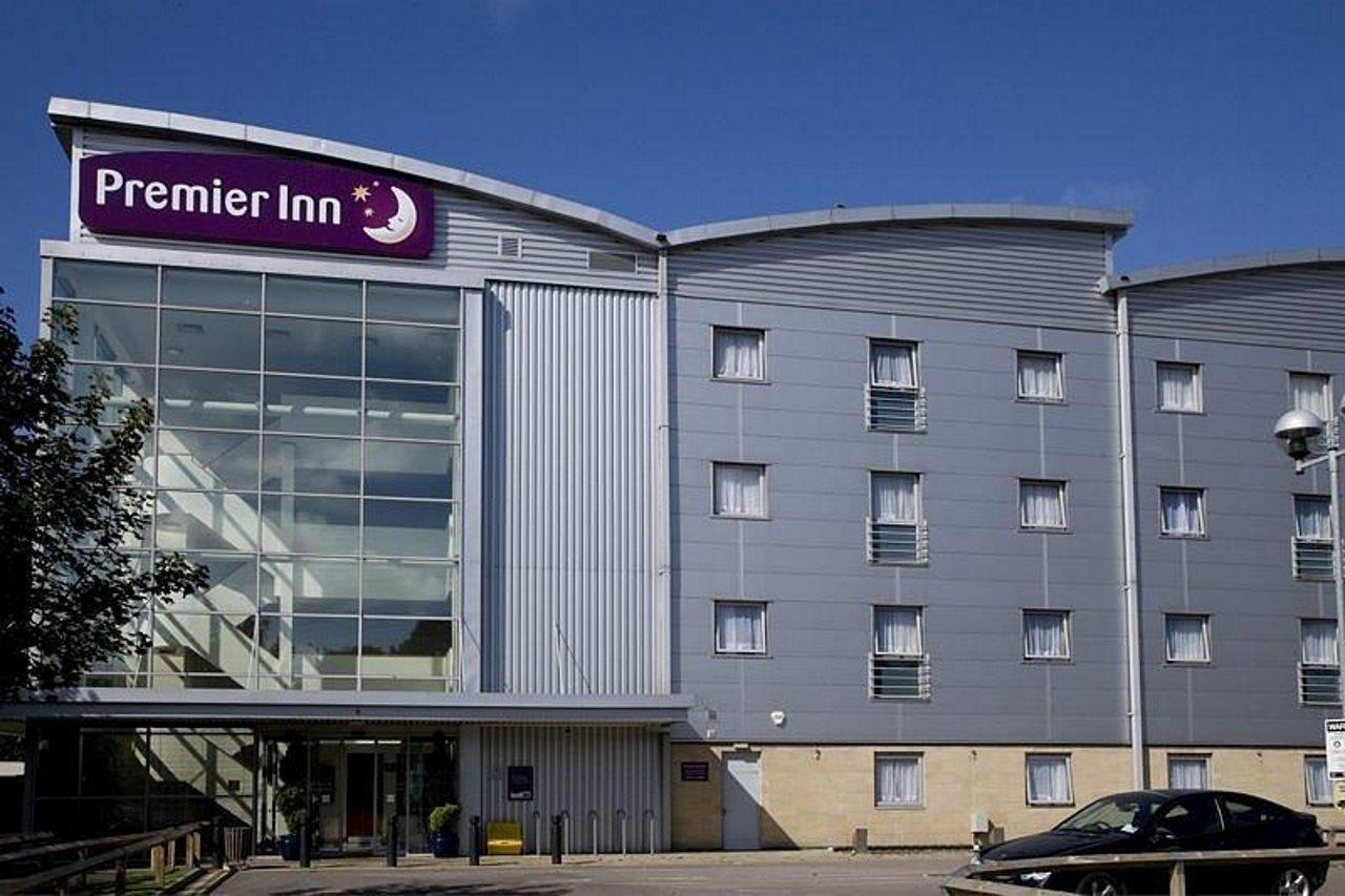Premier Inn Watford Central Экстерьер фото