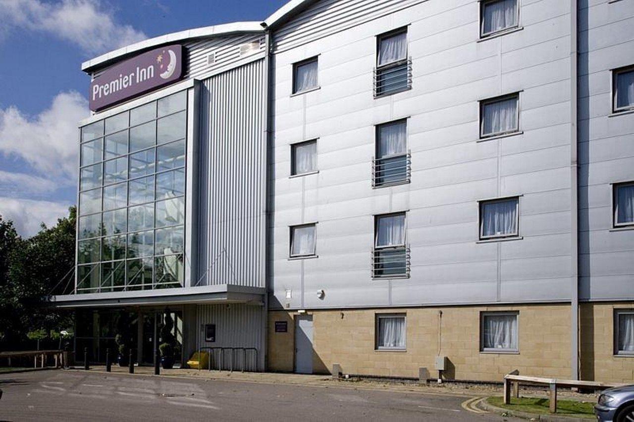 Premier Inn Watford Central Экстерьер фото