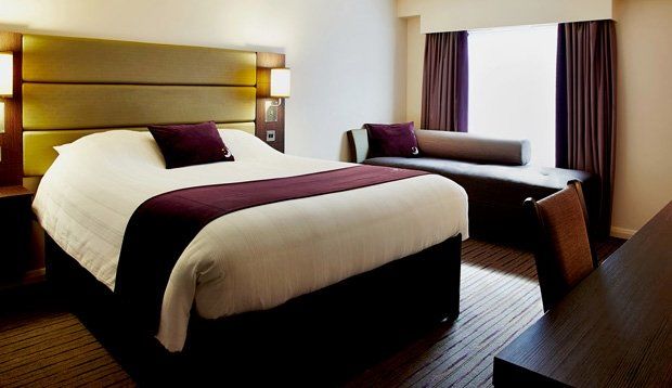 Premier Inn Watford Central Экстерьер фото