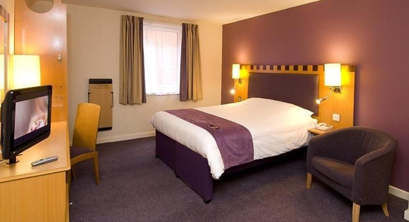 Premier Inn Watford Central Экстерьер фото